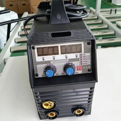 Classe de isolamento F Máquina de solda por inversor IGBT LCD de 200 amperes para solda a gás IP21S