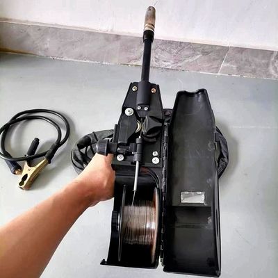 Máquina de soldadura por arco com inversor IGBT MIG228 e velocidade de alimentação de fio sem gás de 10 m/min