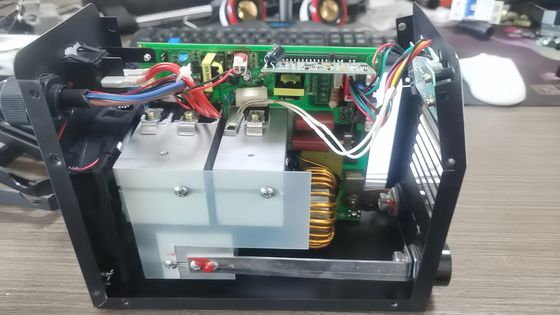 Mini IGBT DC MMA Soldadora com 3,7KVA Potência de Entrada 60V AC220V 120A Portátil e Compacto